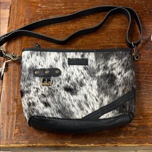Stylish Black and White Cowhide Shoulder Bag - Sixtease